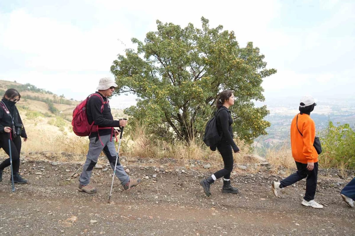 Muş’ta doğaseverler Dünya Yürüyüş Günü’nde 10 kilometre yürüdü