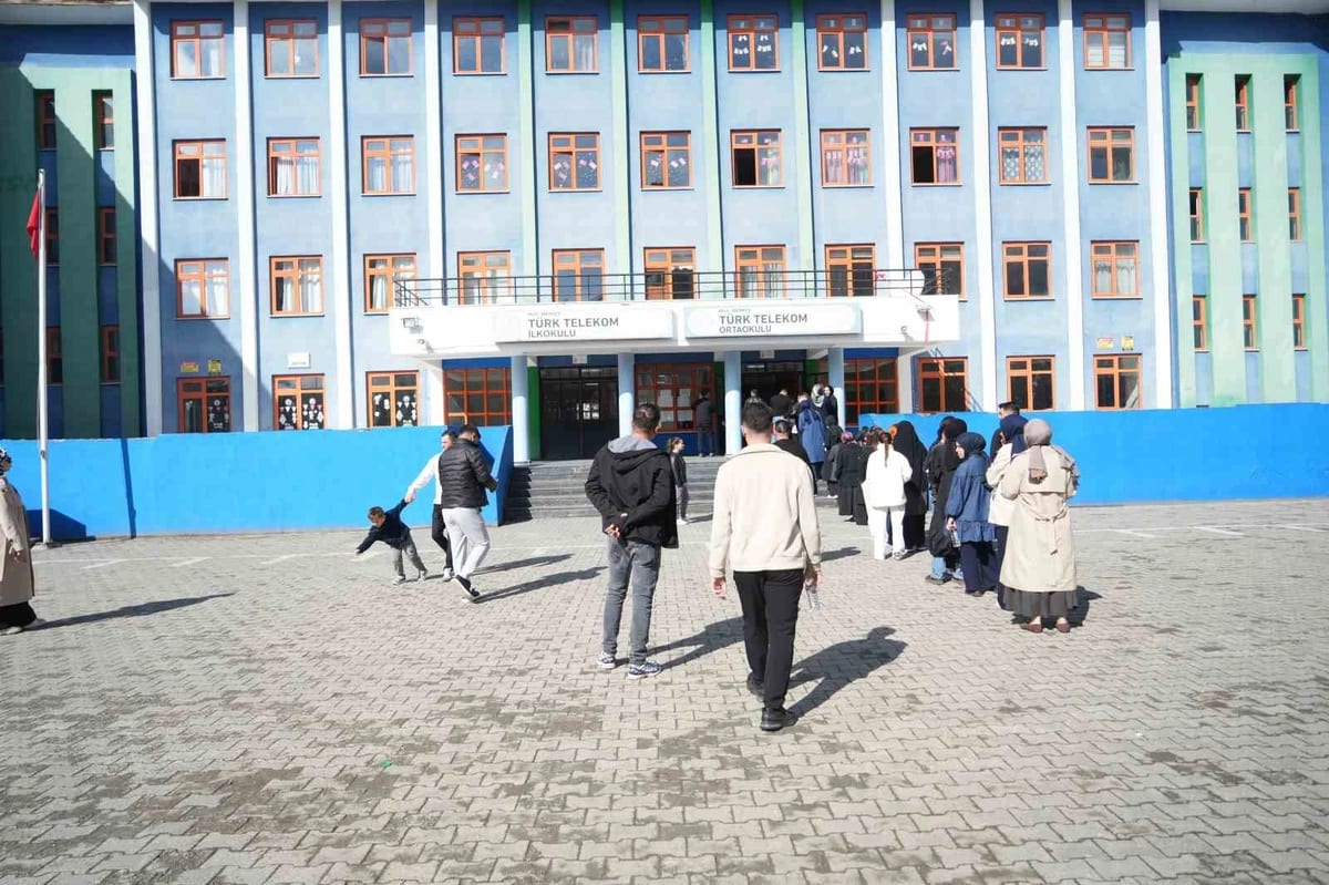 Muş’ta KPSS Ön Lisans oturumu başladı