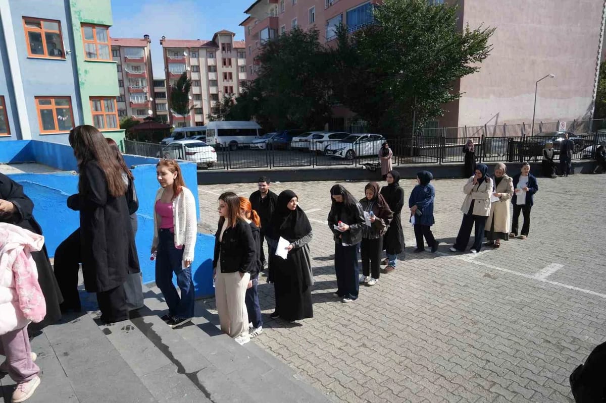 Muş’ta KPSS Ön Lisans oturumu başladı