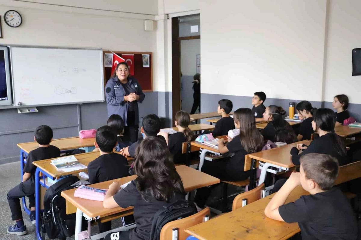 NAFAD ekibi, 13 Ekim kapsamında okullarda afet farkındalık eğitimi verdi