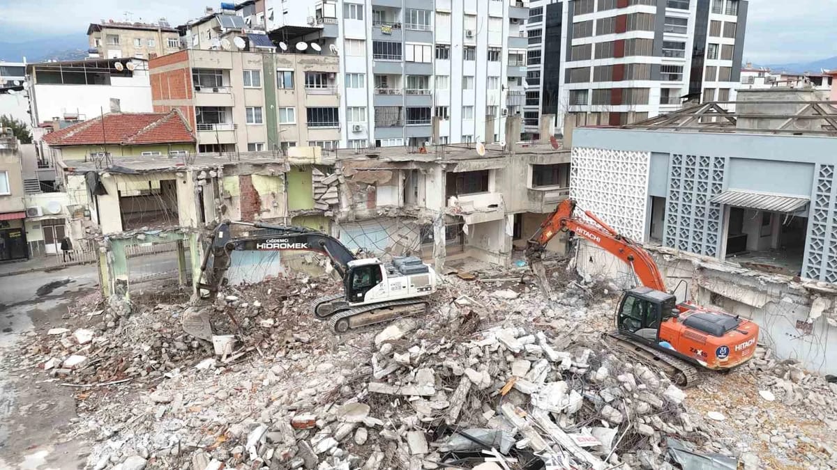 Nazilli Ahmet Şensan Kültür Merkezi’nde yıkım çalışmaları başladı