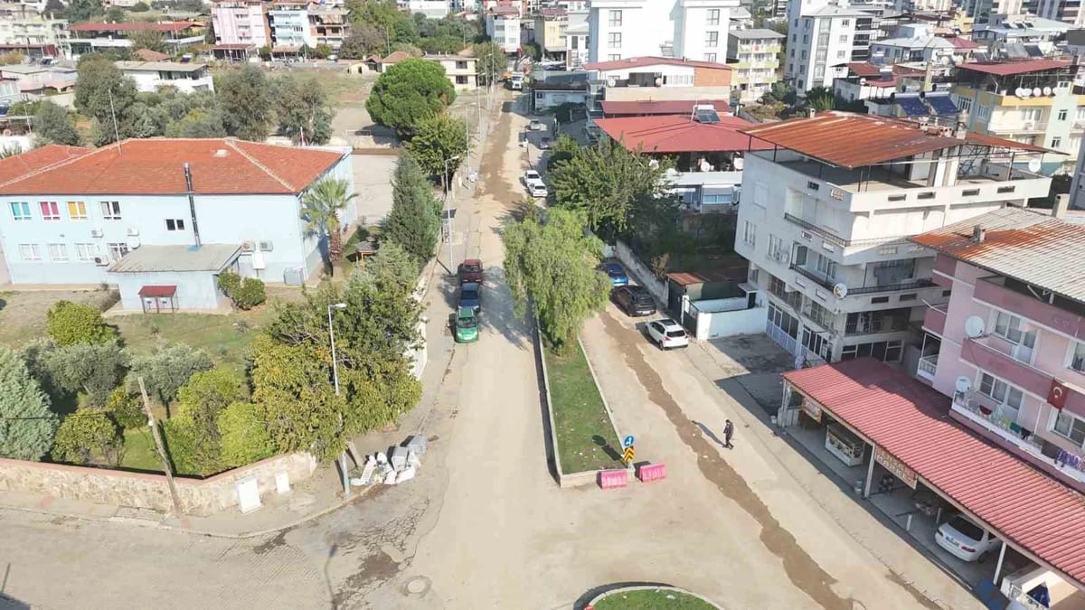 Nazilli'de 520 Sokak'ta yol yenileme: Eski yol kazınıyor, parke taşı döşenecek