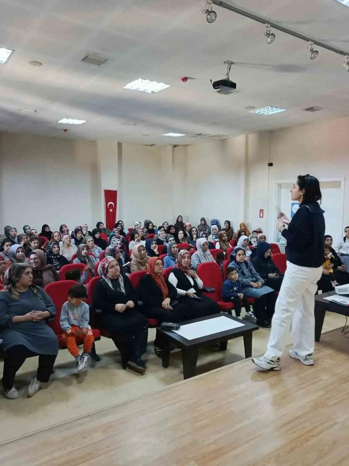 Nazilli’de anne adaylarına doğuma hazırlık eğitimi