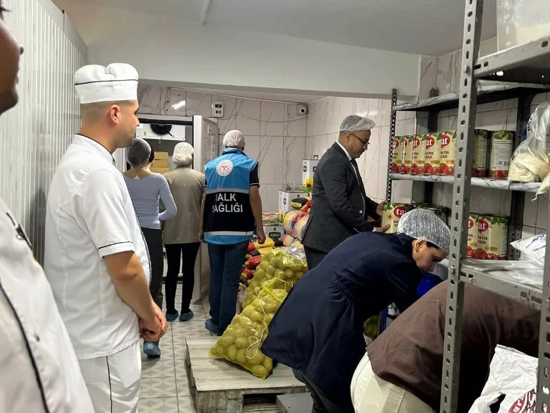 Nazilli’de yemekhaneli kurumlar Tarım ve Sağlık ekiplerince denetlendi