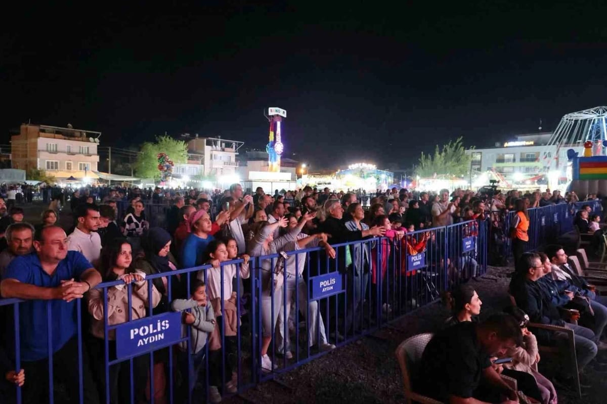 Necati ve Saykolar, Çine'de 4. Memecik Fest'in ikinci gününde sahne aldı