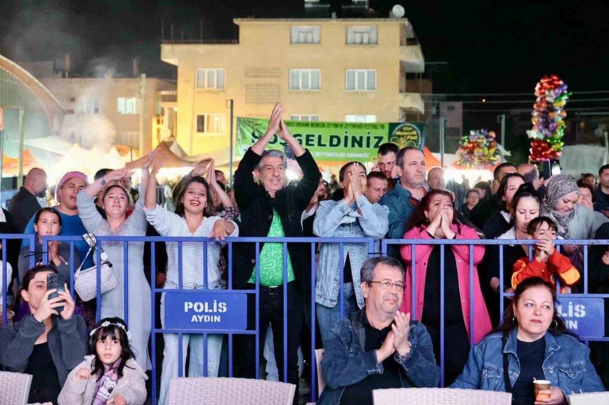 Necati ve Saykolar, Çine'de 4. Memecik Fest'in ikinci gününde sahne aldı