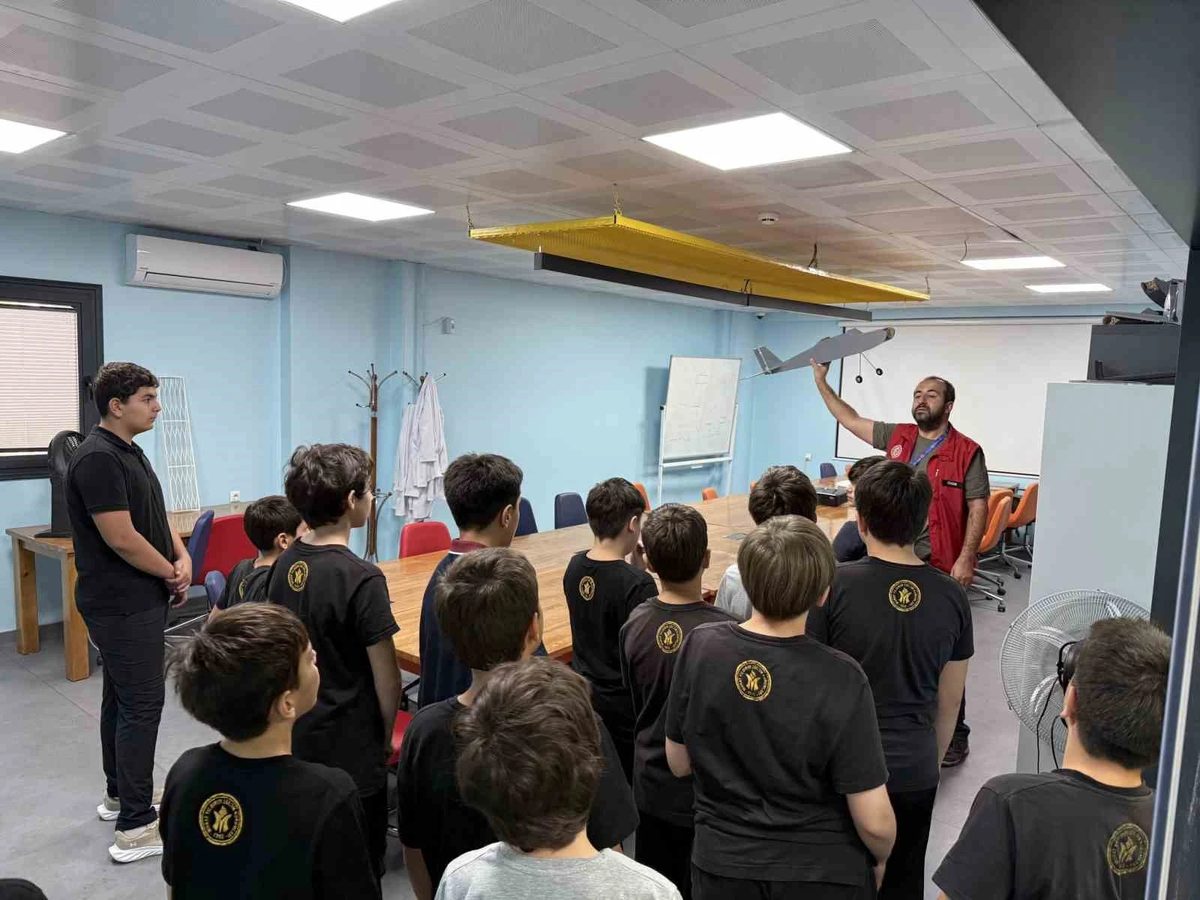 Öğrenciler, Aydın Gençlik Merkezi’ni yakından tanıdı