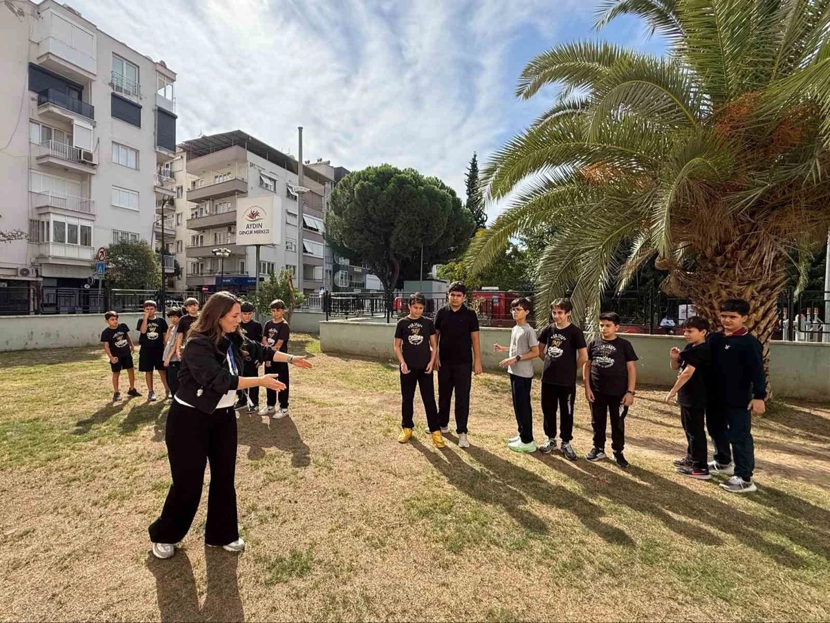 Öğrenciler, Aydın Gençlik Merkezi’ni yakından tanıdı