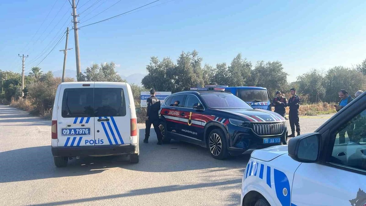 Önce boşandığı eşini, sonra kendini vurdu