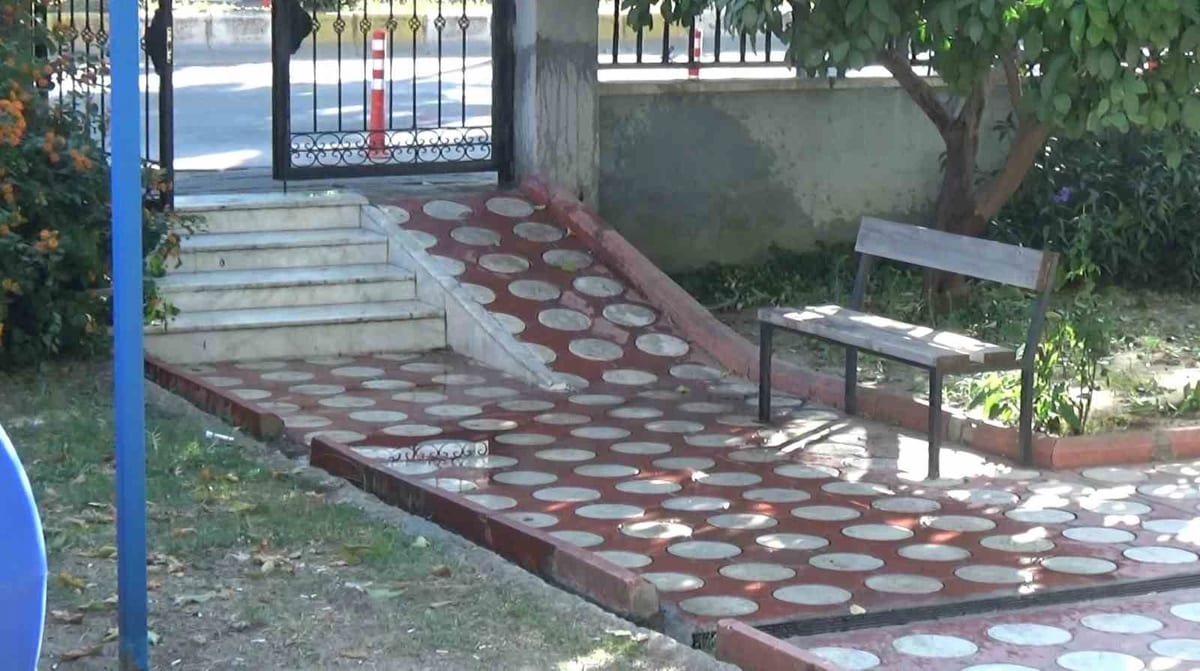 Önce boşandığı eşini, sonra kendini vurdu