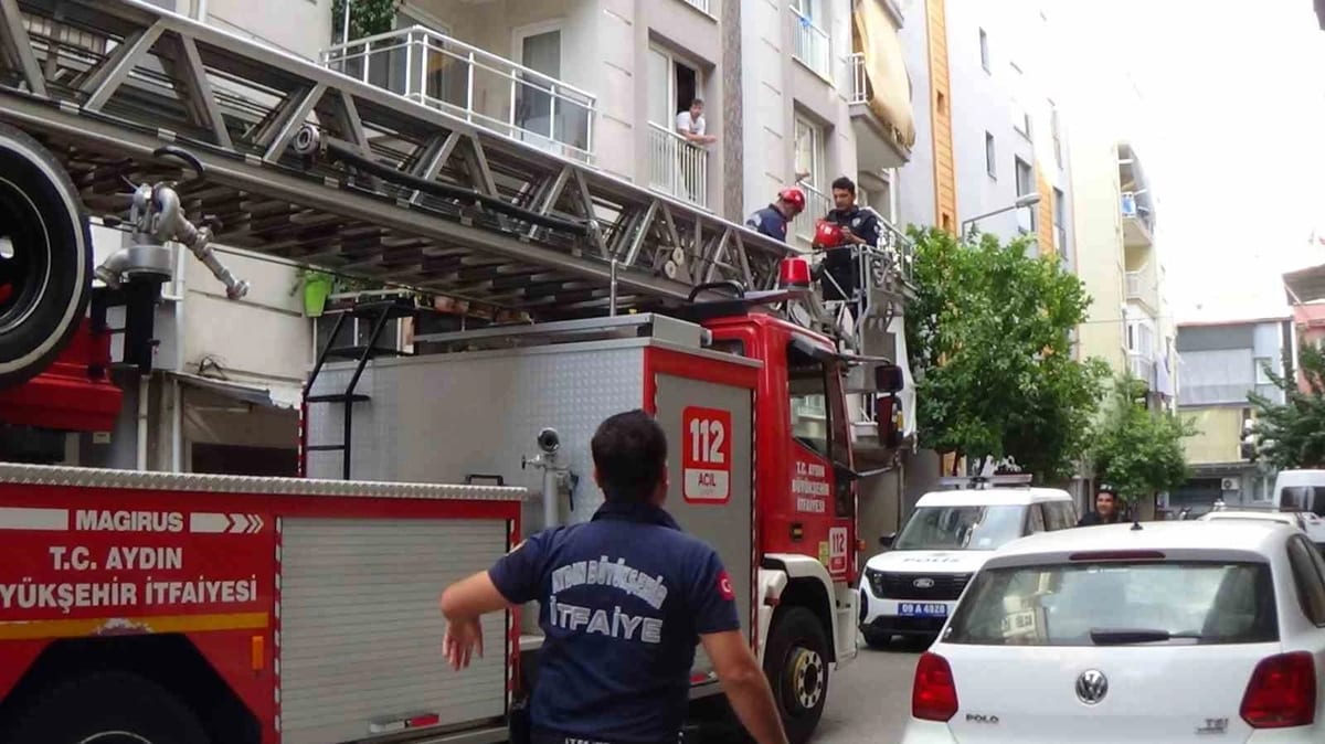 Penceredeki çocuk ekipleri alarma geçirdi