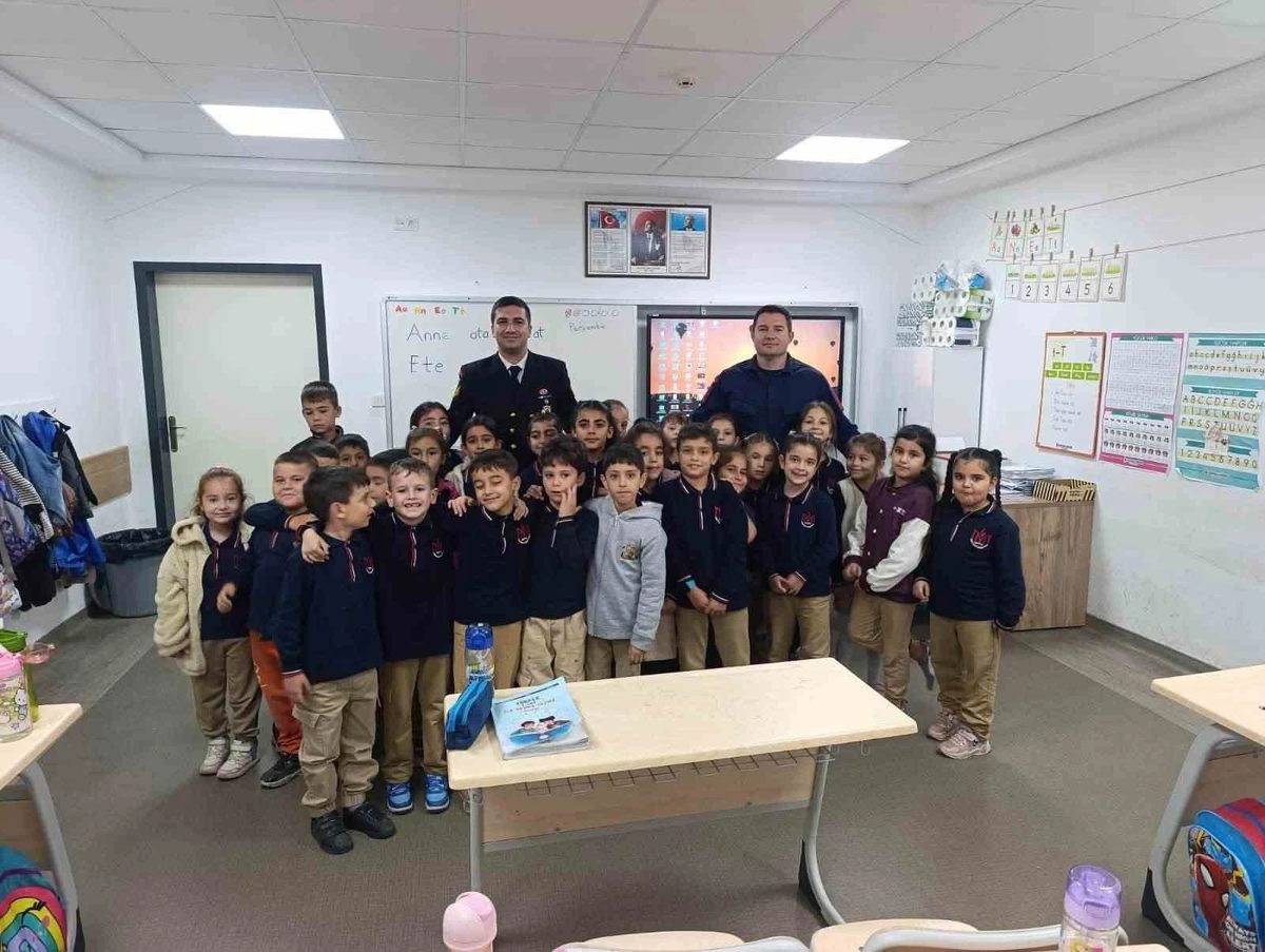 Sahil Güvenlik ekipleri öğrencilerle bir araya geldi