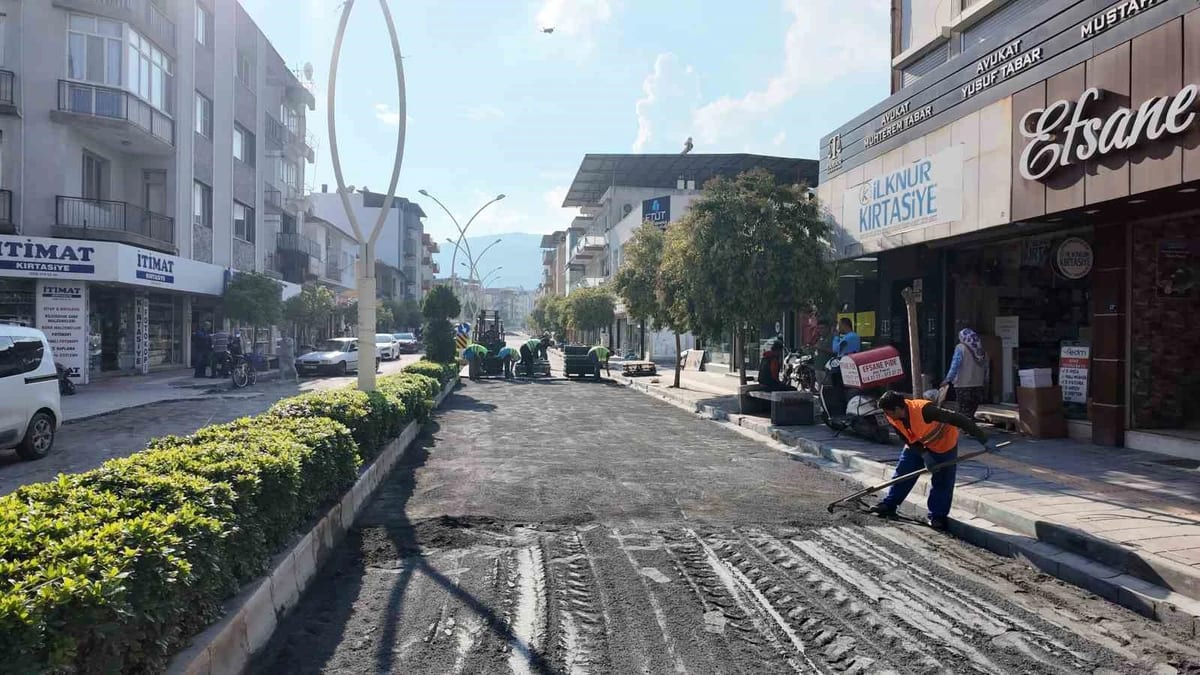 Söke Belediyesi dört bölgede parke ve bisiklet yolu çalışmalarını sürdürüyor