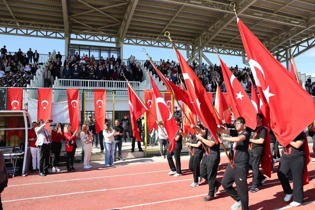 Söke'de Cumhuriyet'in 103. yılı törenle kutlandı, halk yoğun katıldı