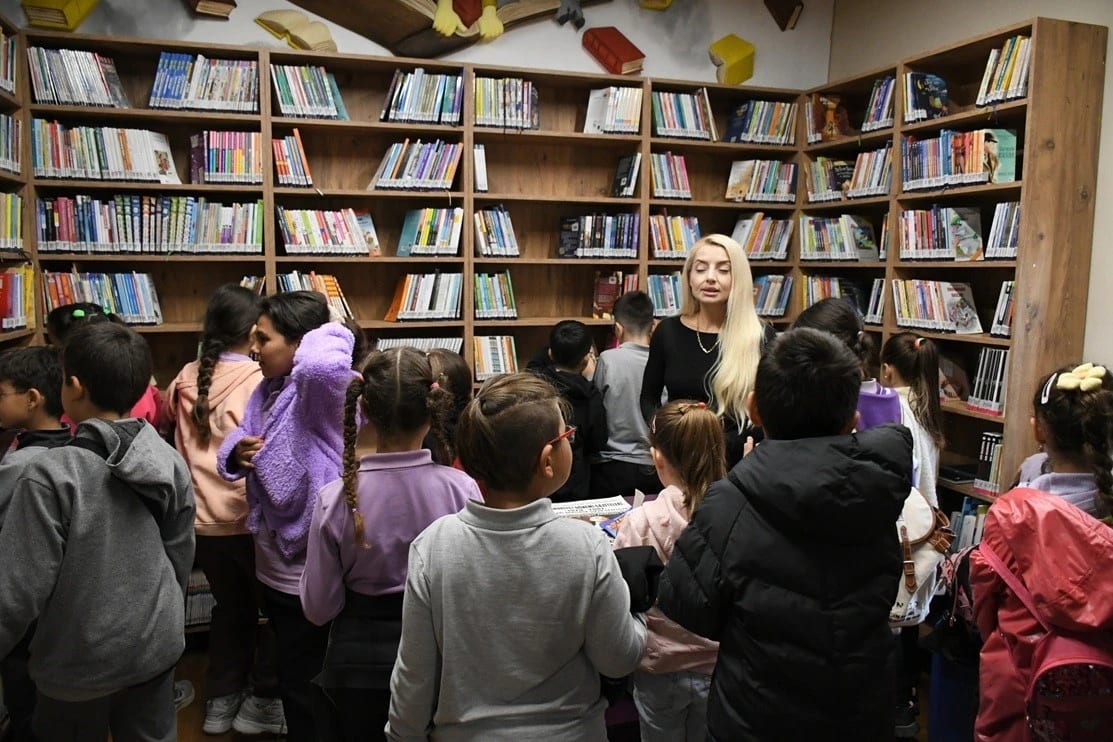 Söke’den gelen minik öğrenciler ilk kez kütüphane heyecanı yaşadı