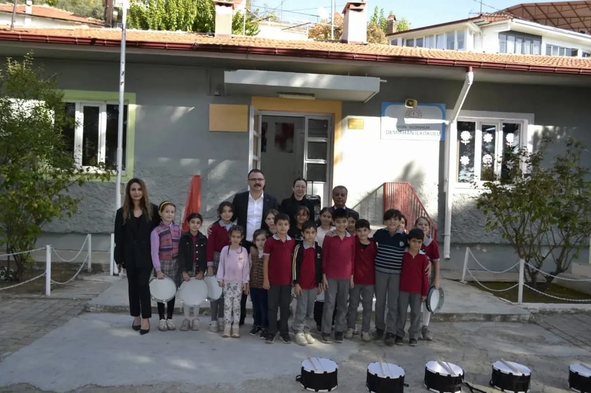 Sultanhisar Kaymakamı Ateş, Demirhan İlkokulu'nda eğitim çalışmalarını inceledi