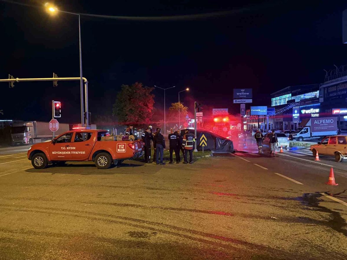 Tırla çarpışıp alev alan Tesla marka otomobil 3 saatte söndürüldü