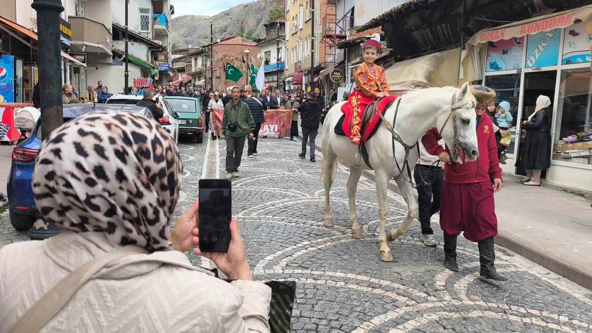 Tokat’ta minikler Osmanlı geleneğiyle eğitime adım attı