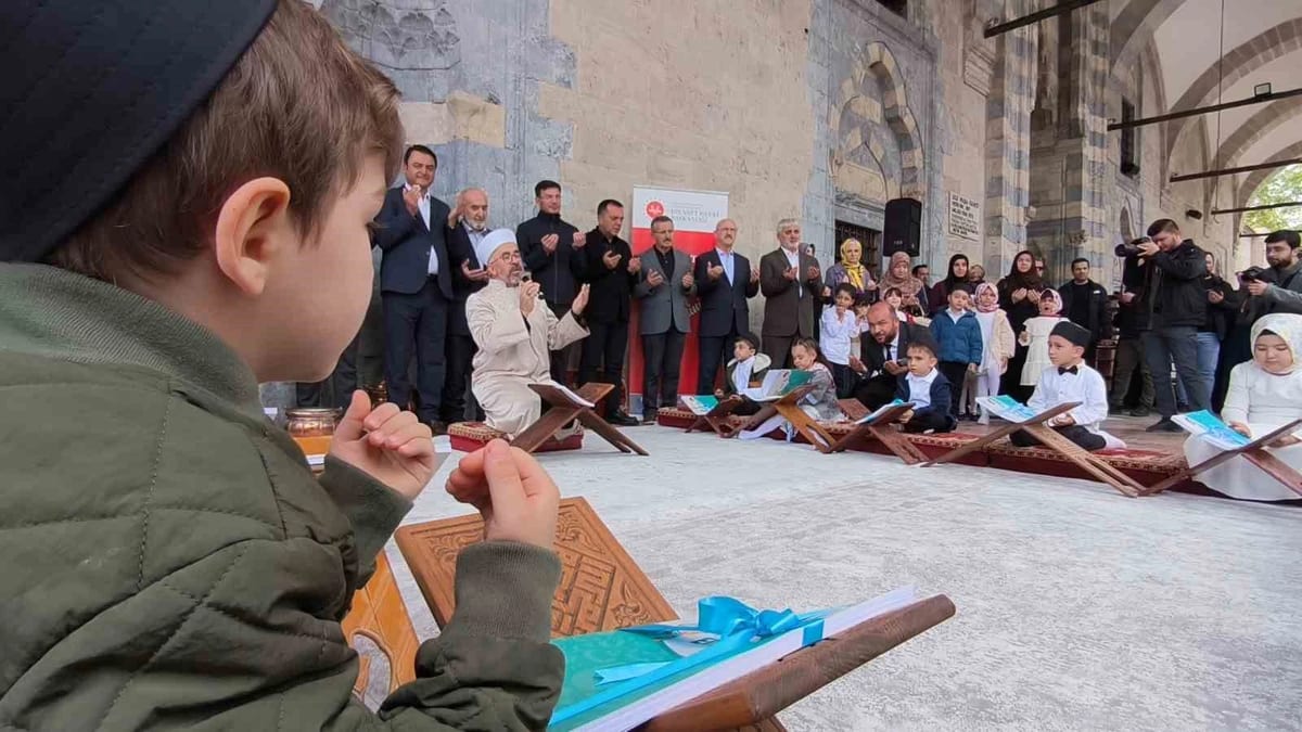 Tokat’ta minikler Osmanlı geleneğiyle eğitime adım attı