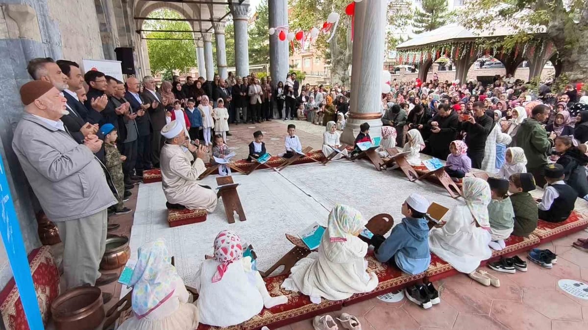 Tokat’ta minikler Osmanlı geleneğiyle eğitime adım attı