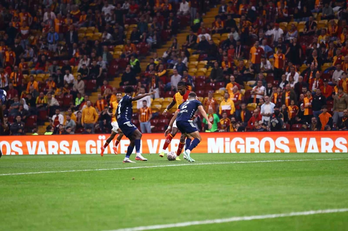 Trendyol Süper Lig: Galatasaray: 1 - Kasımpaşa: 0 (İlk yarı)