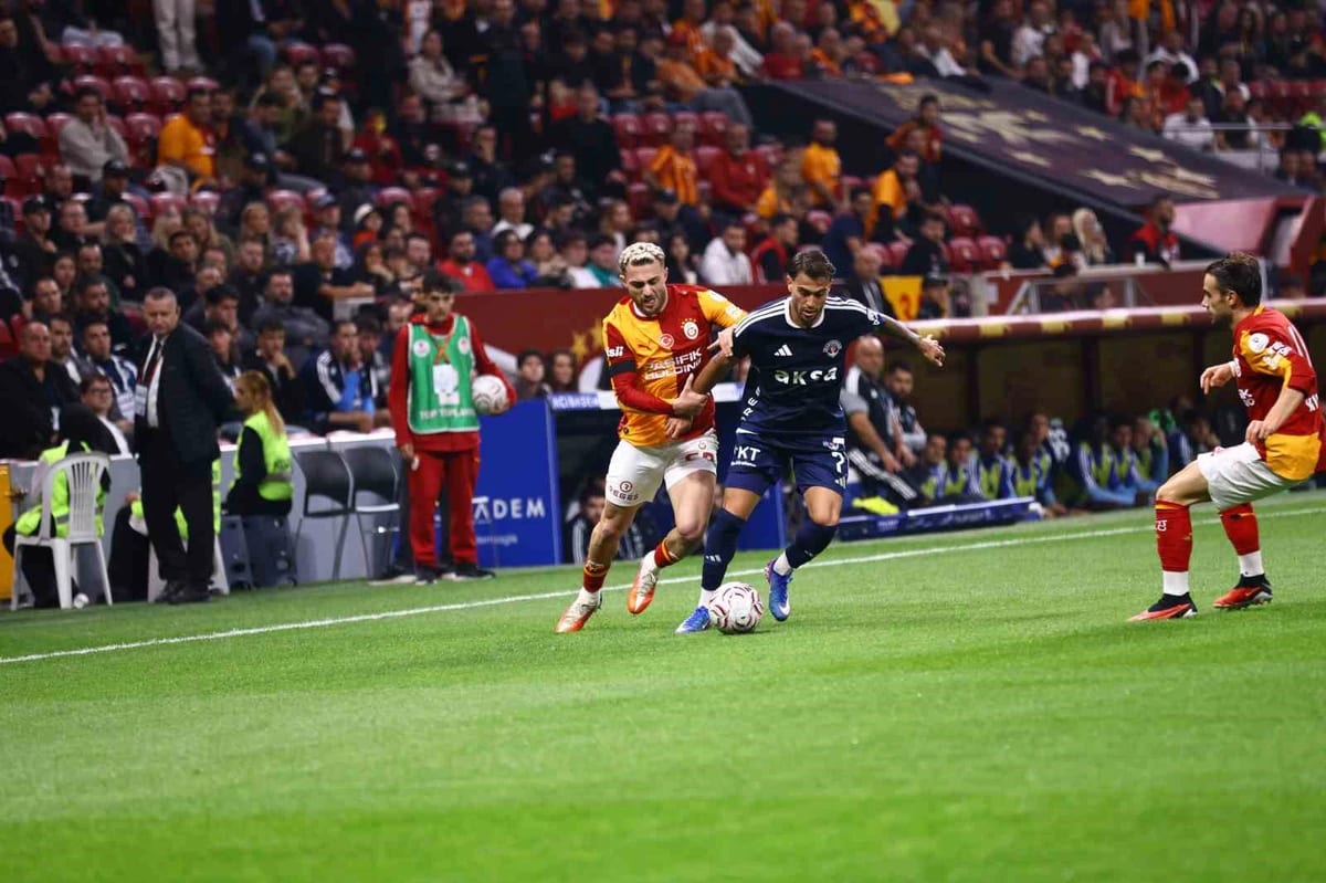 Trendyol Süper Lig: Galatasaray: 1 - Kasımpaşa: 0 (İlk yarı)