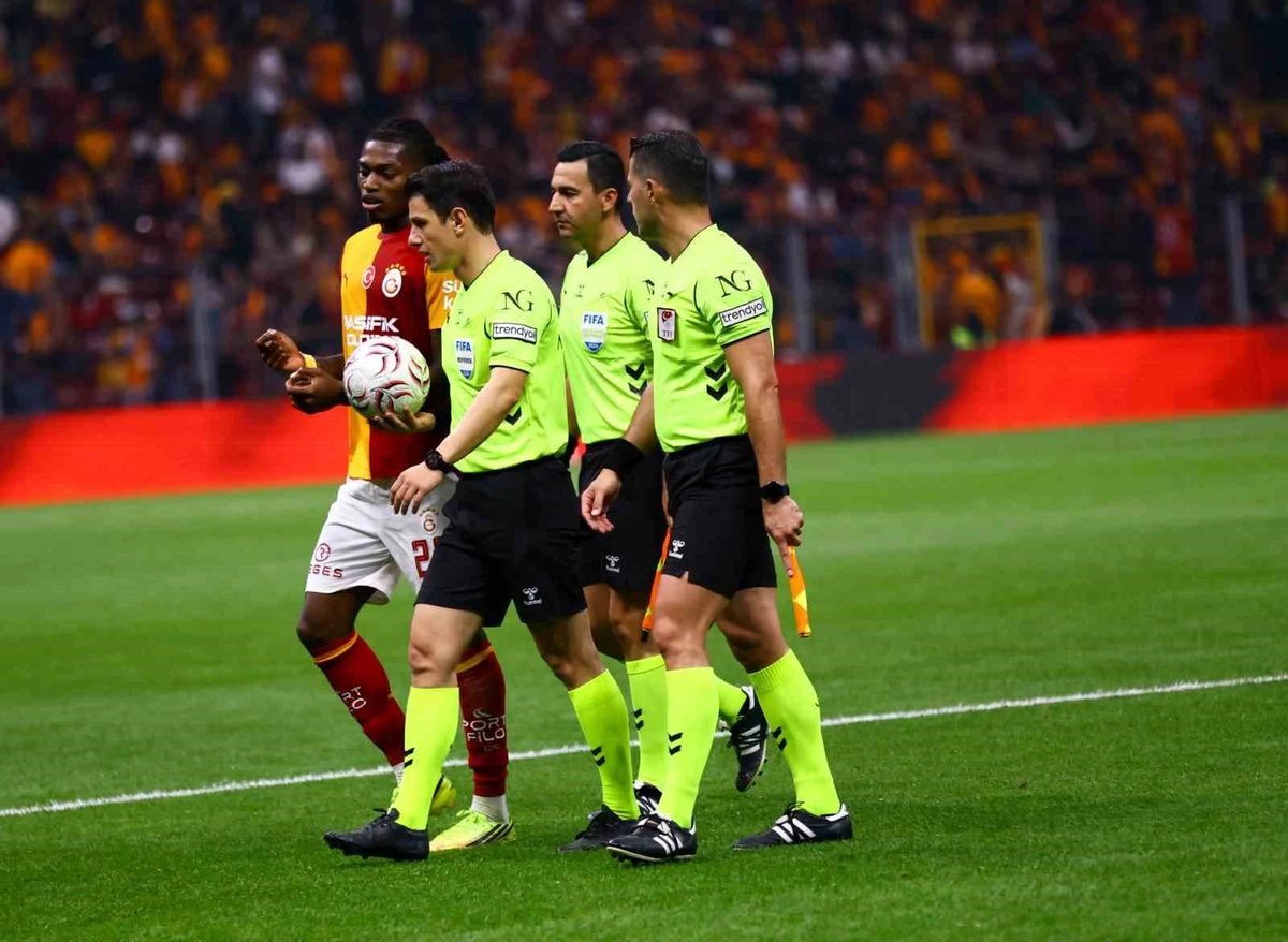 Trendyol Süper Lig: Galatasaray: 1 - Kasımpaşa: 0 (İlk yarı)