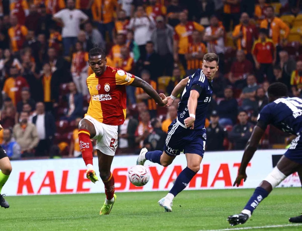 Trendyol Süper Lig: Galatasaray: 1 - Kasımpaşa: 0 (İlk yarı)