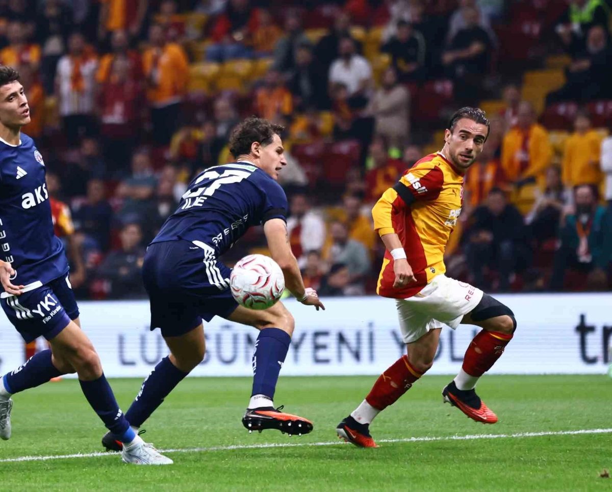 Trendyol Süper Lig: Galatasaray: 1 - Kasımpaşa: 0 (İlk yarı)
