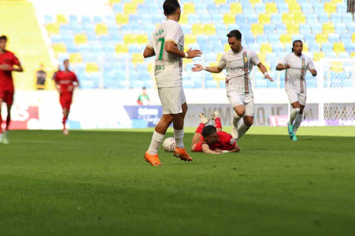 Trendyol Süper Lig: Gençlerbirliği: 0 - Amed Sportif Faaliyetler: 1 (İlk yarı)