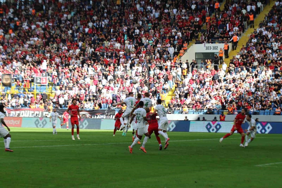 Trendyol Süper Lig: Gençlerbirliği: 0 - Amed Sportif Faaliyetler: 1 (İlk yarı)