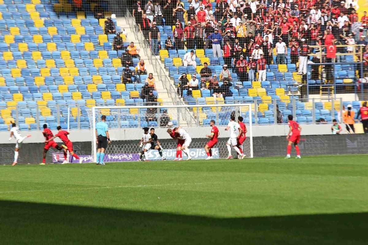 Trendyol Süper Lig: Gençlerbirliği: 0 - Amed Sportif Faaliyetler: 1 (İlk yarı)