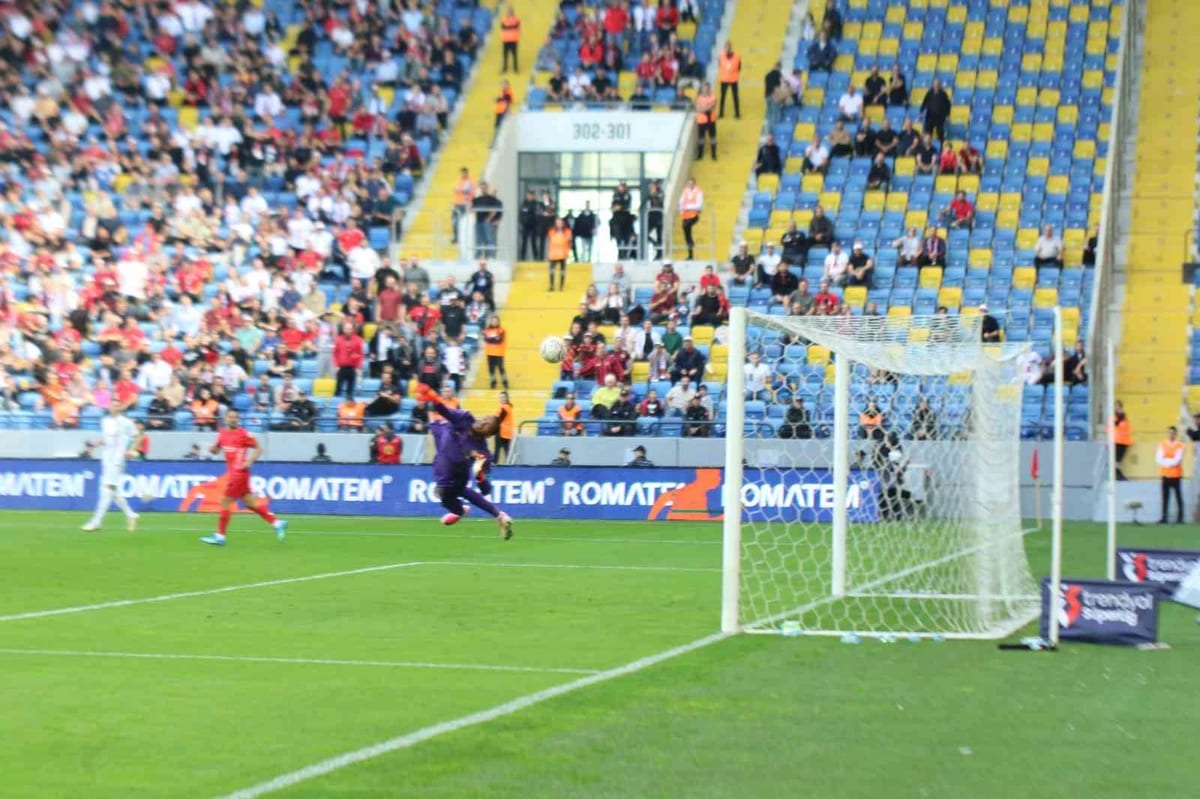 Trendyol Süper Lig: Gençlerbirliği: 0 - Amed Sportif Faaliyetler: 1 (İlk yarı)