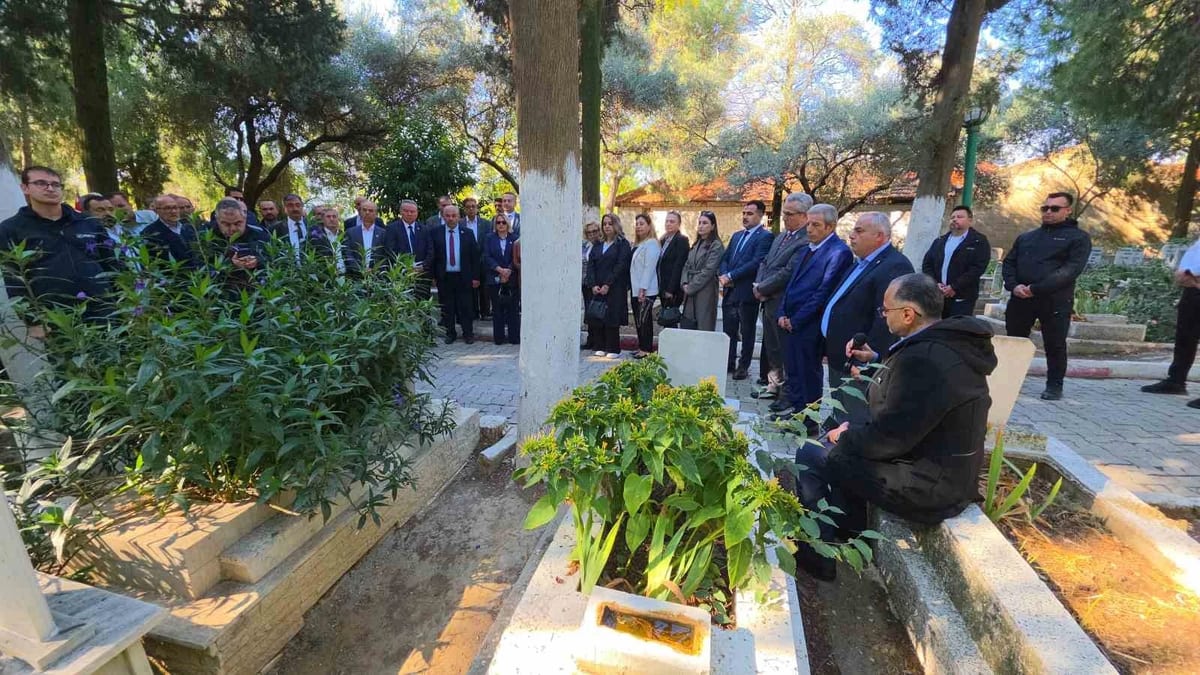 Türkiye’nin ilk kadın Muhtarı Gül Esin mezarı başında anıldı