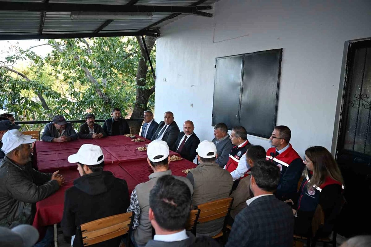 Vali Osman Varol, Aydın'da Sarıçam sakinlerinin dilek ve taleplerini dinledi