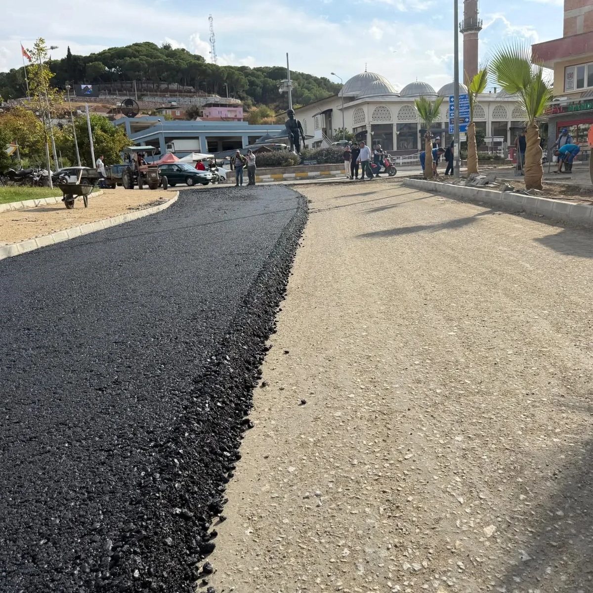 Yenipazar’da Büyük Menderes Caddesi’ne sıcak asfalt serimi başladı
