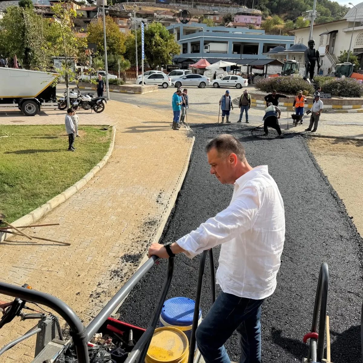 Yenipazar’da Büyük Menderes Caddesi’ne sıcak asfalt serimi başladı