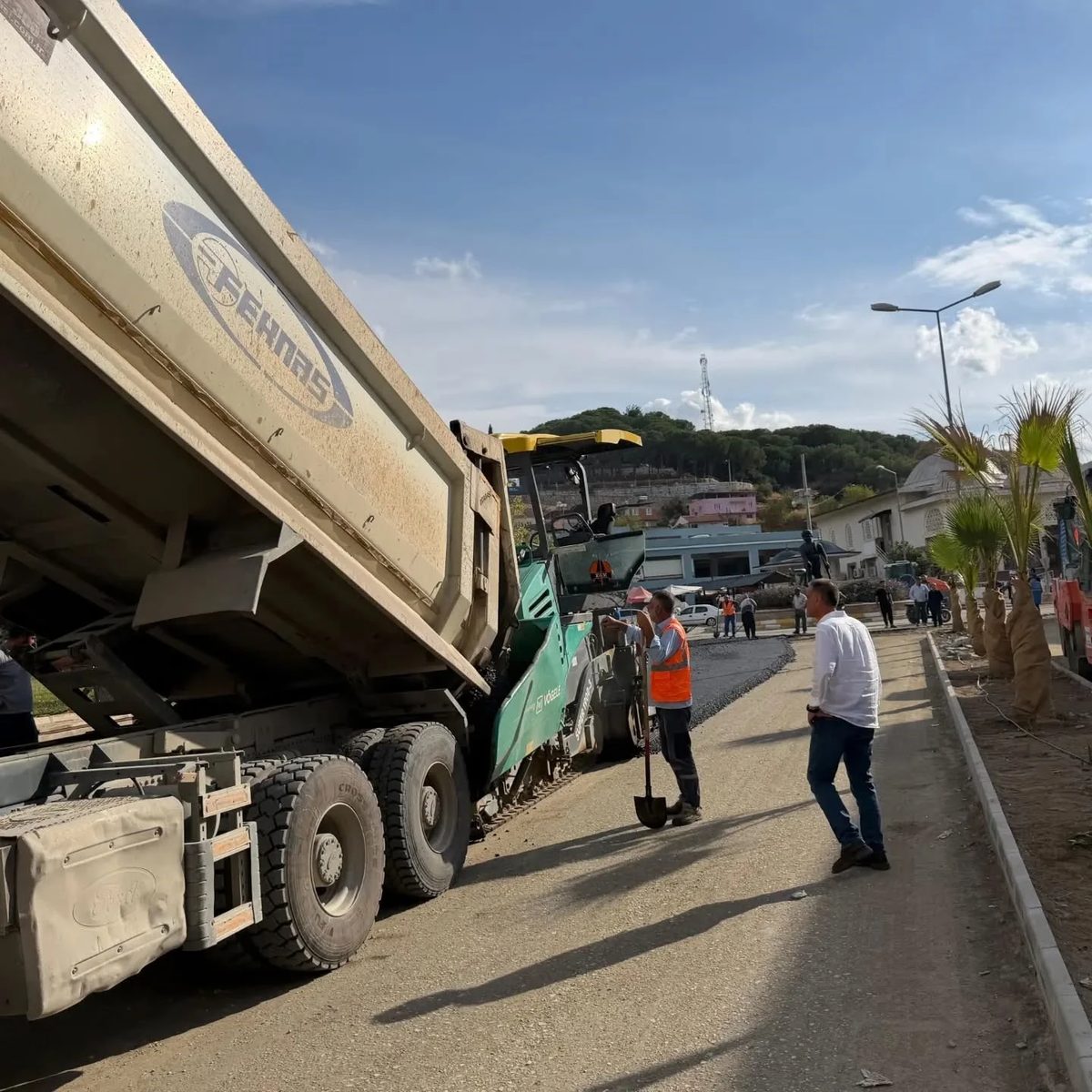 Yenipazar’da Büyük Menderes Caddesi’ne sıcak asfalt serimi başladı