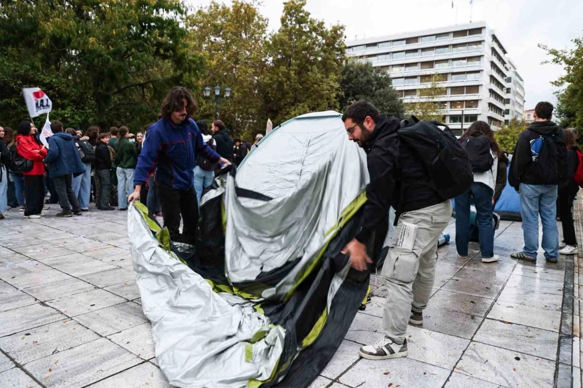 Yunanistan’da öğrenciler eğitime ayrılan ödenek yetersizliğini protesto için sokağa indi