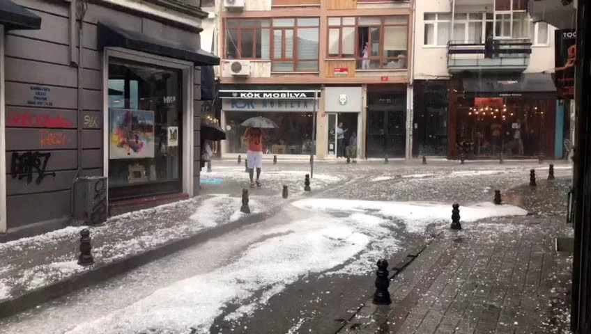 İstanbul’da Dolu Yağışı