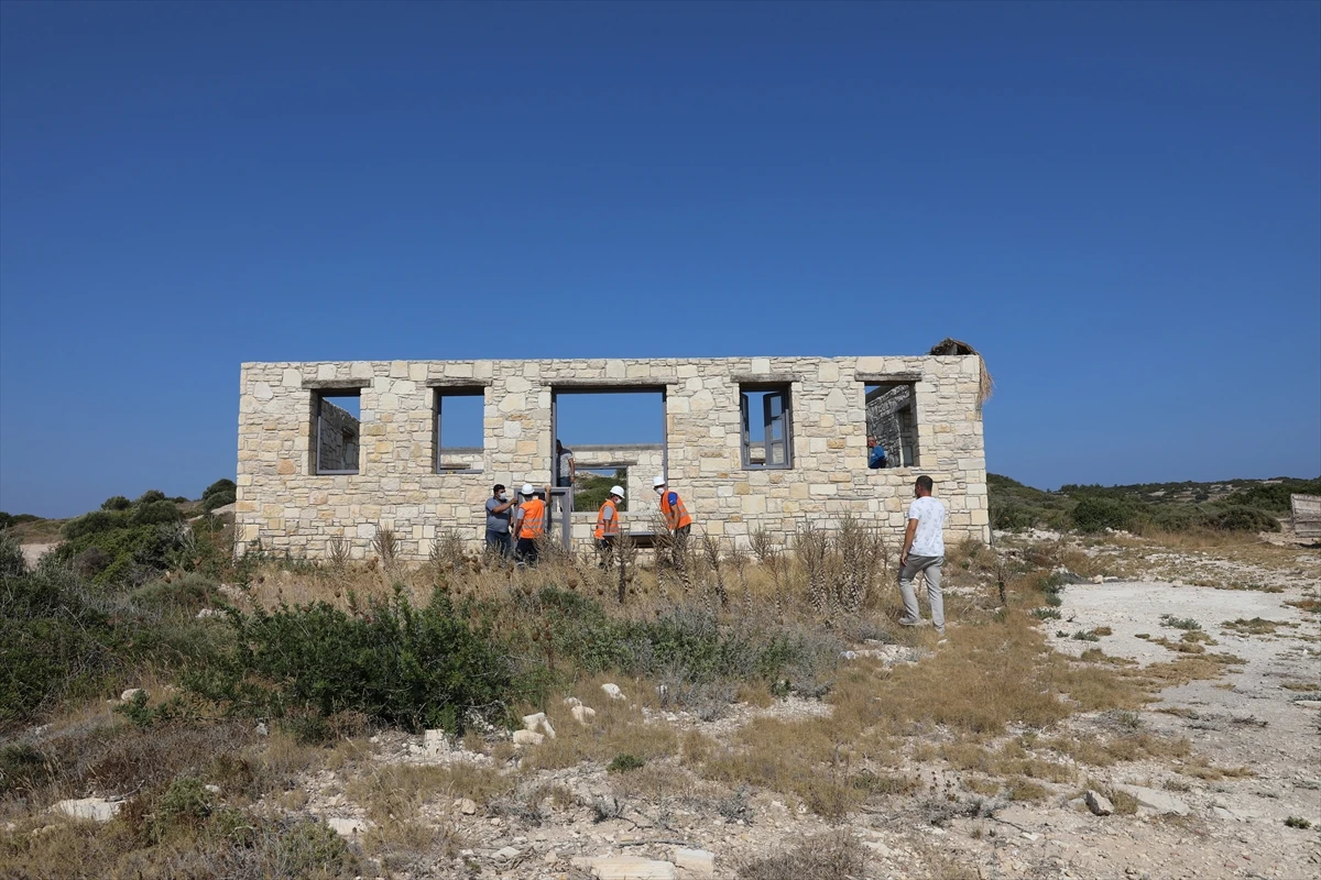 Çeşme’de Sit Alanına İnşa Edilen Taş Bina Yıkıldı