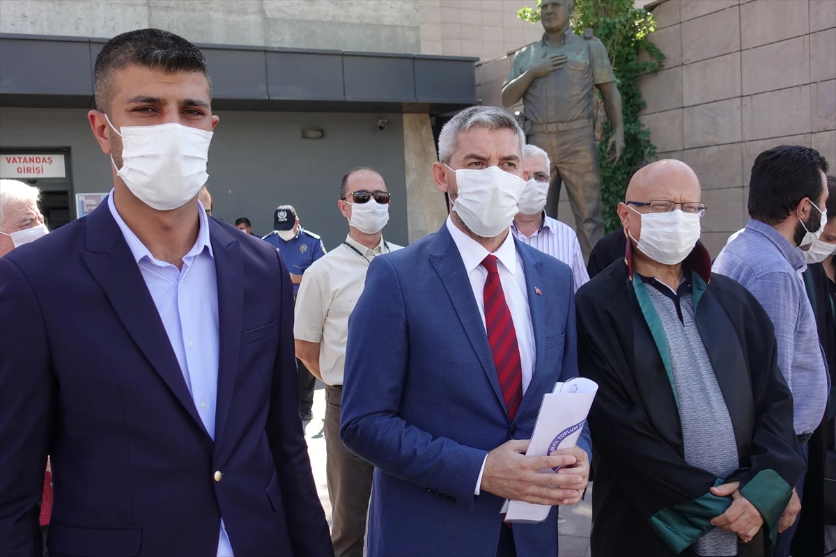 İzmir’de Erol Mütercimler Hakkında Suç Duyurusu