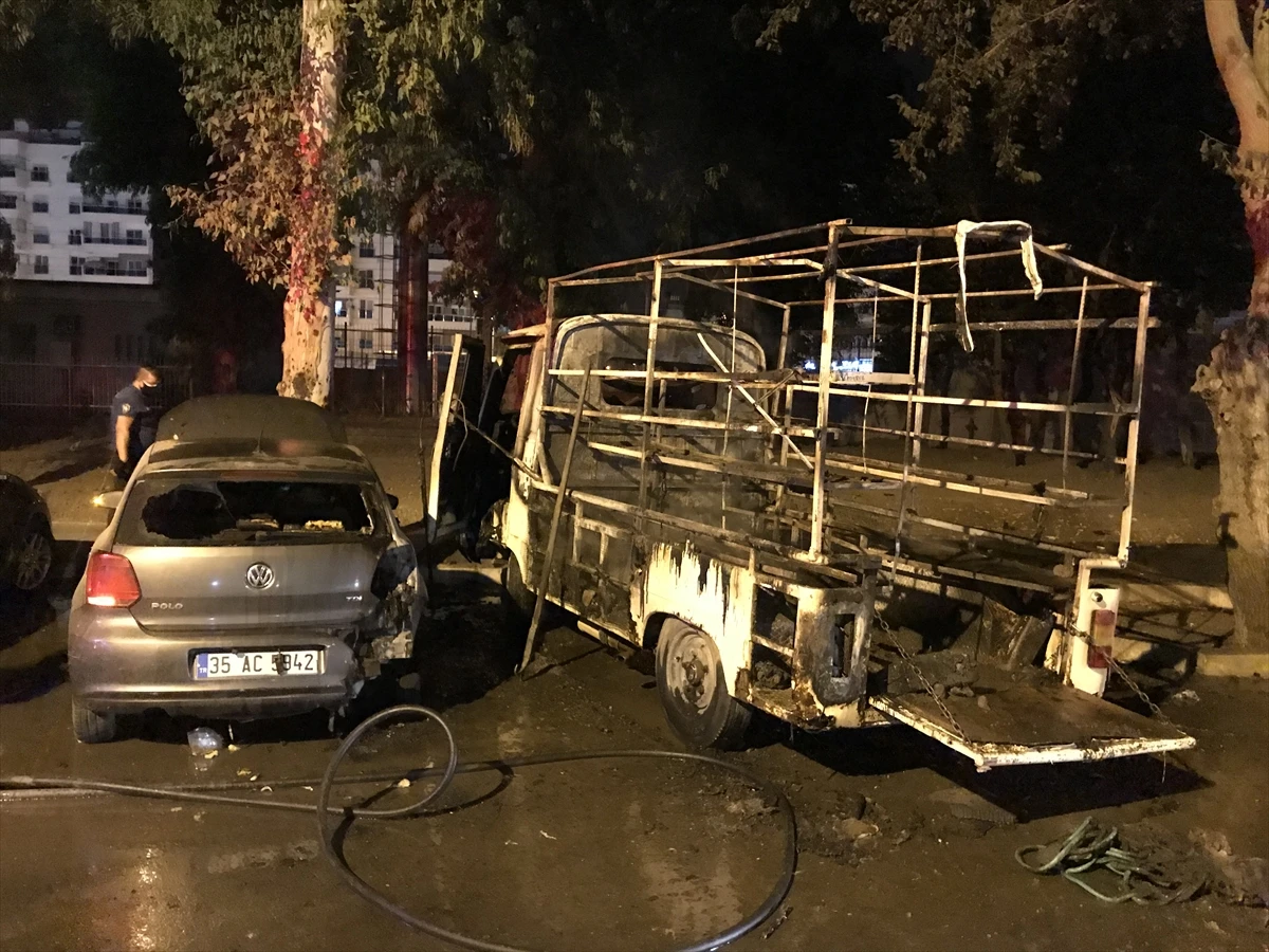 İzmir’de 3 Aracı Kundakladığı İddia Edilen Zihinsel Engelli Kişi Gözaltına Alındı
