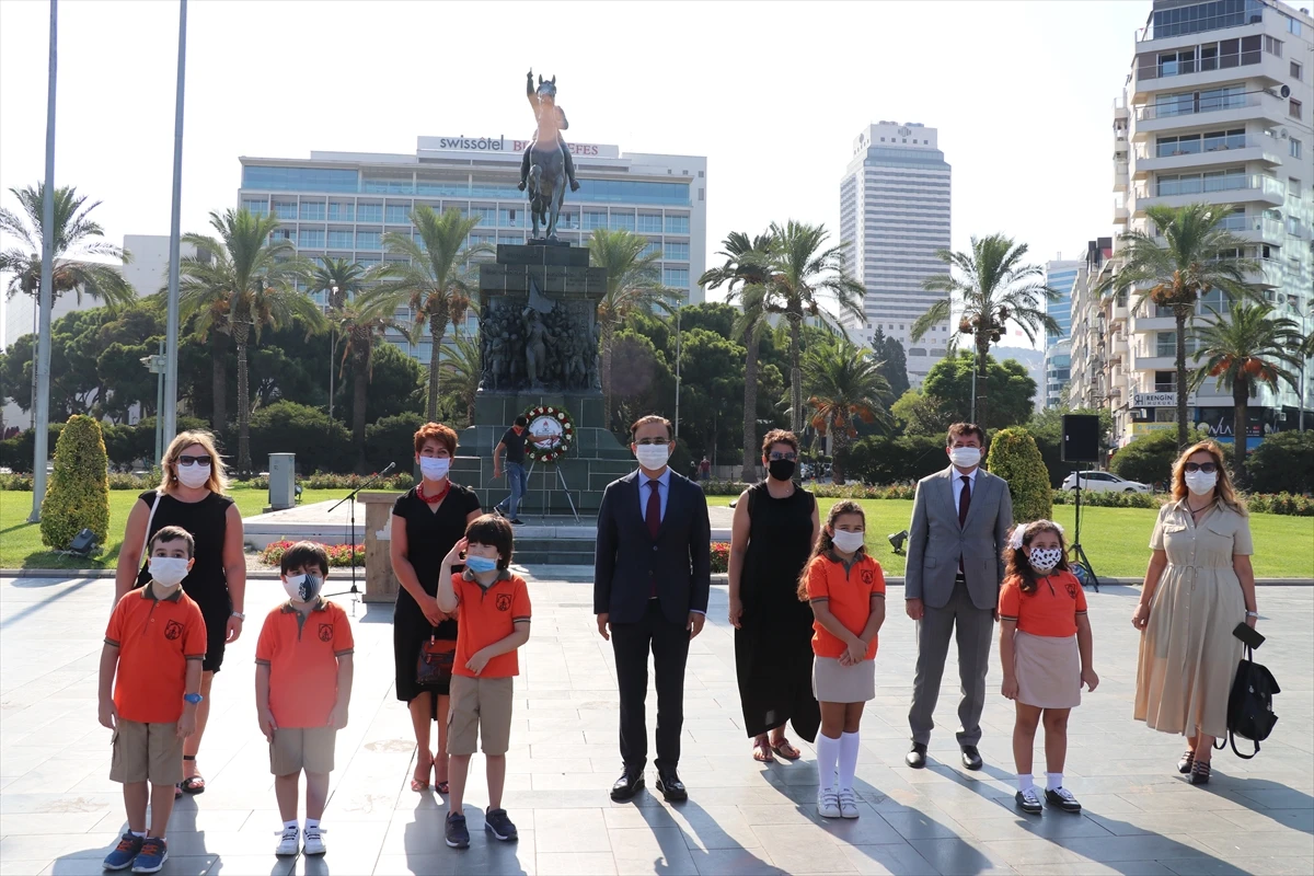 İzmir’de Yeni Eğitim Öğretim Yılının Başlaması Dolayısıyla Tören Düzenlendi
