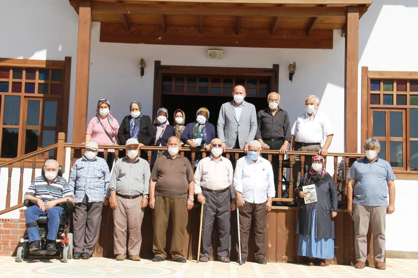 Başkan Ertürk, Yaşlıları Yalnız Bırakmadı
