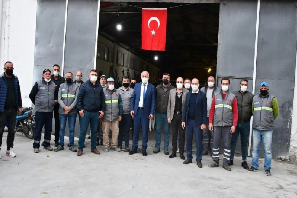 Başkan Tuncel, Mezarlıklar Personeline Teşekkür Etti