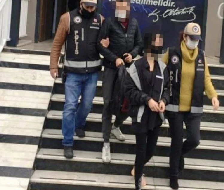 Biri Kadın İki Hırsız Suçüstü Yakalandı