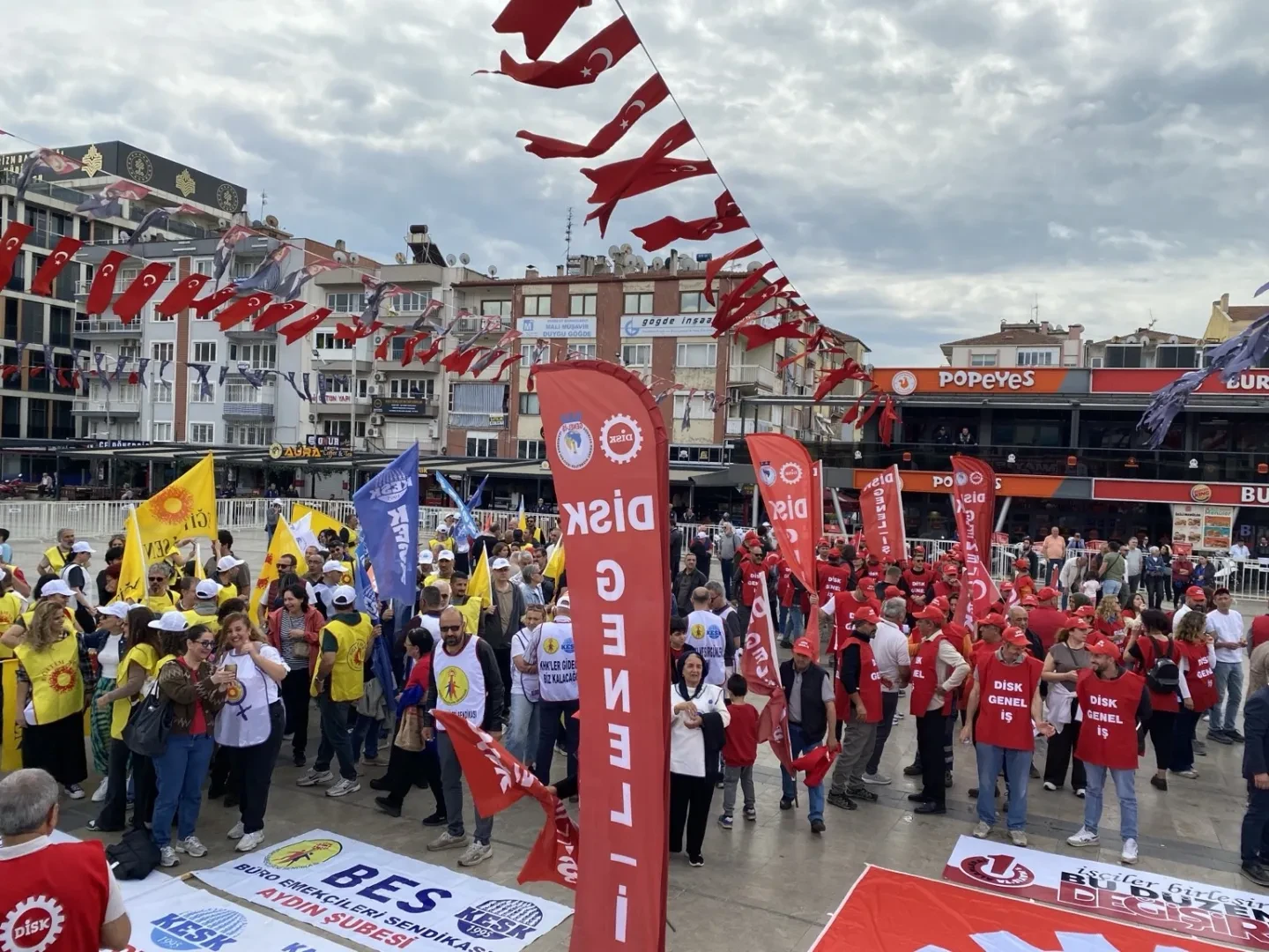 Aydın’da 1 Mayıs Coşkusu: Emekçiler Meydana Akın Etti
