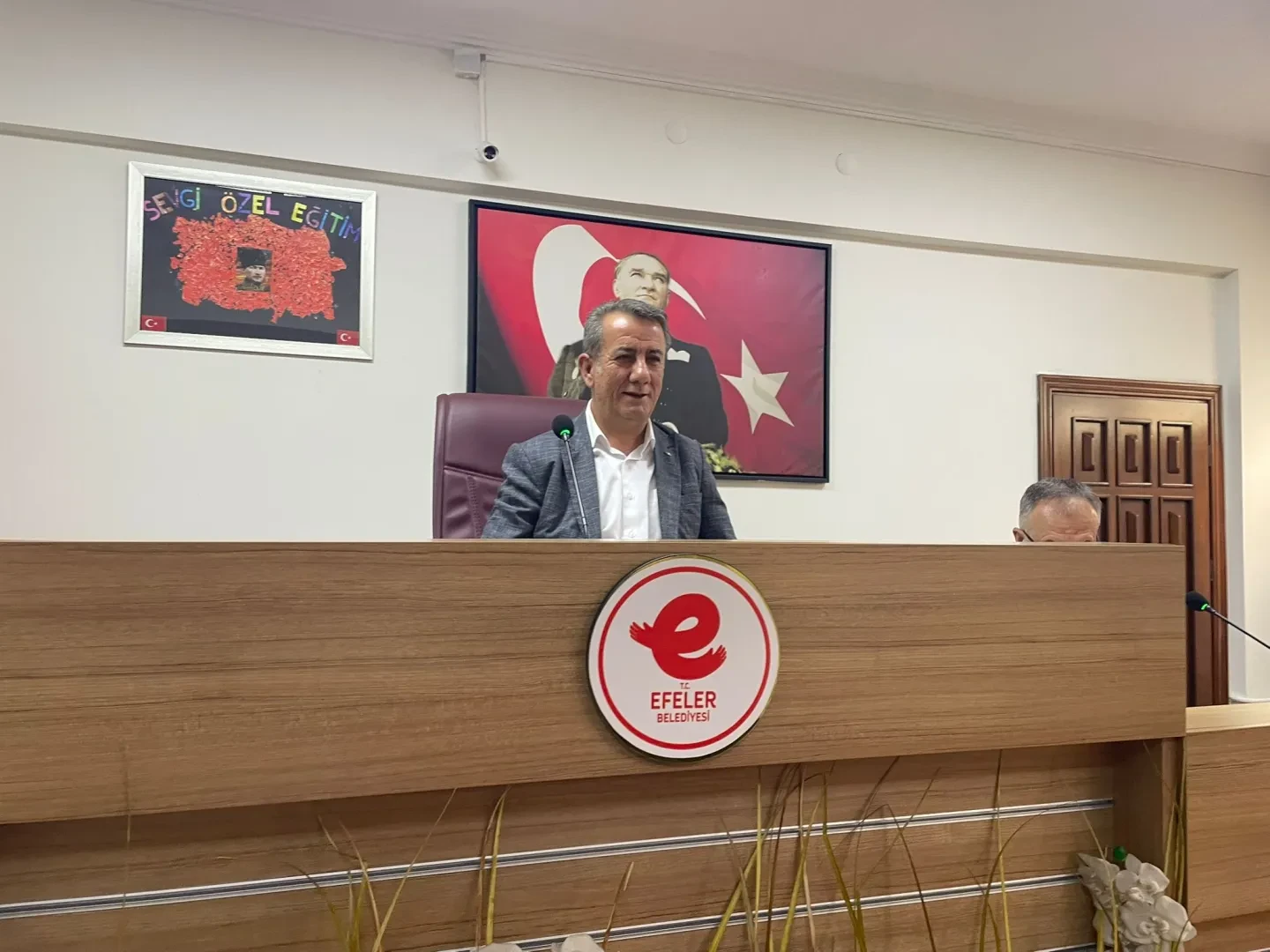 CHP’li Yetişkin’den AK Partili Erdem’e Yanıt: “Vatandaşın İçindeyiz”