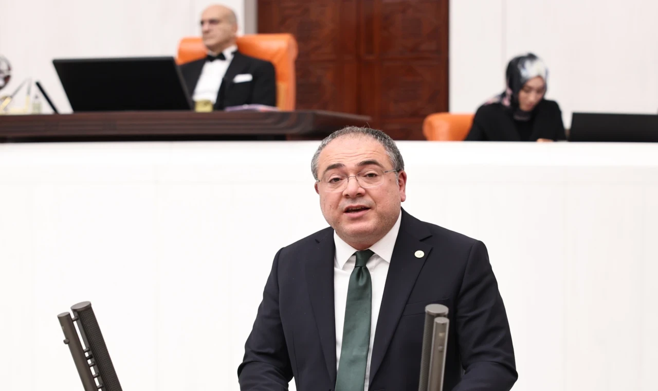 CHP’li Evrim Karakoz’dan Görevden Alma Kararına Tepki: “İl Başkanımızın ve Özgür Özel’in Yanındayız”